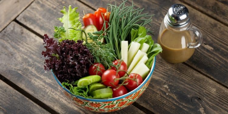 La Révolution des Salades : Adieu les Vinaigrettes Industrielles ! - Viral Mag Découvrez le secret pour des assaisonnements maison inégalés  un shaker à vinaigrette à seulement 13€ Fini les dressings insipides en bouteille    Viral Mag