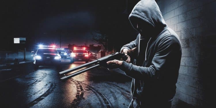 Le chômeur parano qui a arrosé de chevrotine la maison des voisins - Viral Mag Un ancien militaire au chômage atteint de paranoïa a tiré à 18 reprises sur la maison de ses voisins à cause du bruit du moteur de leur camion Verdict 18 ans de prison Viral Mag