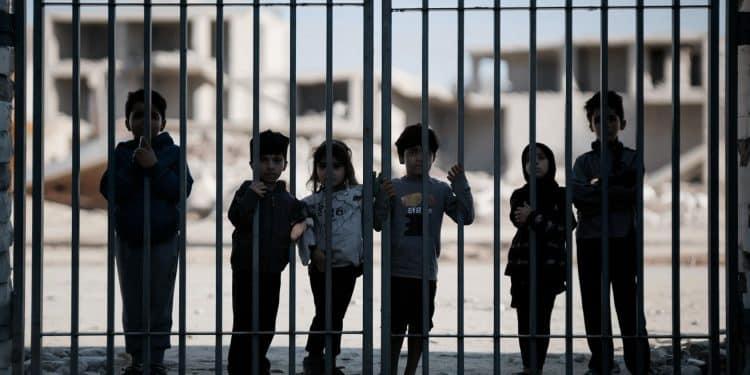 La France face à un choix crucial  permettre le retour des jeunes français détenus en Syrie malgré les crimes de leurs parents Découvrez les enjeux   Viral Mag