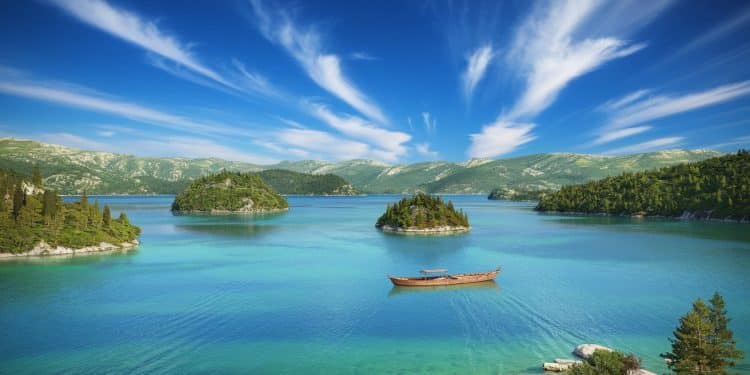 Le Parc National du Lac Skadar : Une Merveille Naturelle à Découvrir - Viral Mag Explorez le parc national du lac Skadar au Monténégro un paradis naturel abritant une faune et une flore exceptionnelles Randonnées croisières et villages pittoresques vous attendent Viral Mag