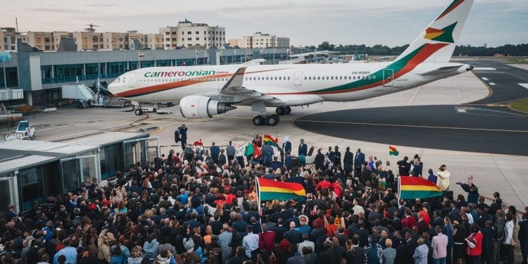 Le Président Biya de retour au Cameroun après une longue absence - Viral Mag Après des semaines dabsence et de rumeurs sur sa santé le président camerounais Paul Biya est rentré au pays Retour sur cet événement marquant Viral Mag