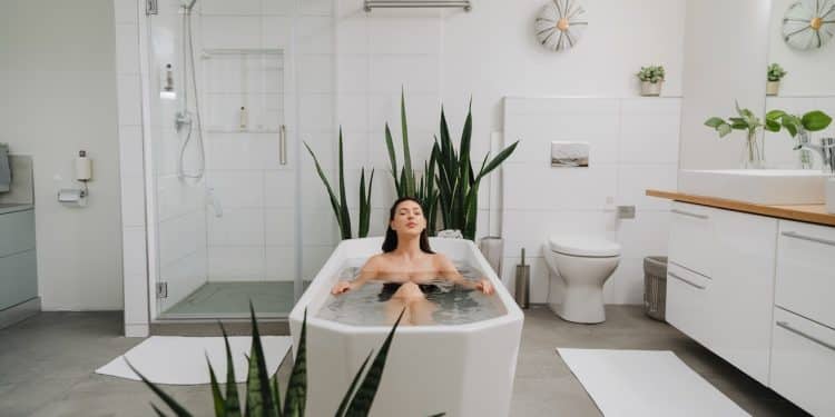 Les bienfaits des bains froids pour le corps et l’esprit - Viral Mag Découvrez les surprenants avantages des bains froids pour votre santé physique et mentale Un rituel glacé aux multiples vertus    Viral Mag