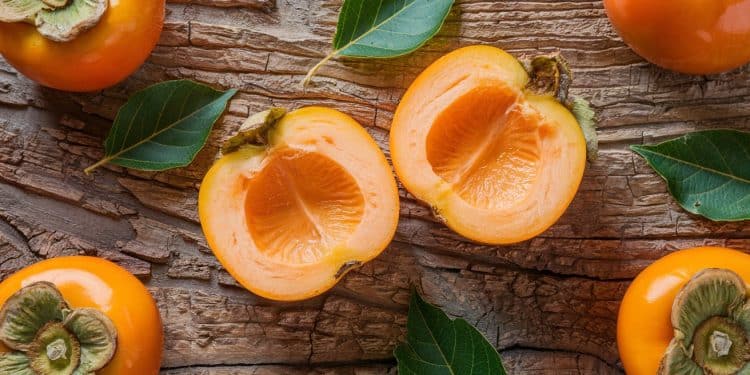 Les Bienfaits Insoupçonnés du Kaki : Tout ce qu’il Faut Savoir - Viral Mag Découvrez les vertus santé étonnantes du kaki ce fruit dautomne méconnu Boost dénergie meilleure digestion effet anti âge Les secrets du kaki enfin révélés Viral Mag