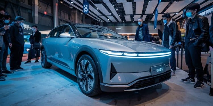 Les voitures chinoises séduisent les Français au Mondial de l’Auto - Viral Mag Les constructeurs automobiles chinois font sensation au Mondial de lAuto de Paris Leurs véhicules high tech à prix attractifs tentent les visiteurs français Le made in China simpose sur la scène automobile Viral Mag