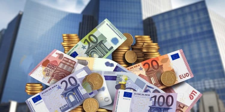 L’euro en timide repli avant la décision de la BCE - Viral Mag Leuro affiche une légère baisse face au dollar jeudi matin les cambistes attendant avec prudence la décision de politique monétaire de la BCE Viral Mag