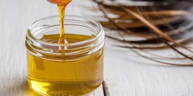 Masque Nourrissant au Vinaigre de Cidre pour des Cheveux Éclatants - Viral Mag Découvrez comment réaliser un masque pour cheveux maison ultra nourrissant avec du vinaigre de cidre du miel et de lhuile dolive Vos cheveux vous remercieront Viral Mag