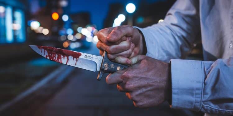 Migrant algérien condamné pour agression au couteau à Saint-Brieuc - Viral Mag Un migrant algérien sous OQTF a été condamné à un an de prison dont six mois ferme pour une agression au couteau en plein centre ville de Saint Brieuc Les détails du jugement Viral Mag