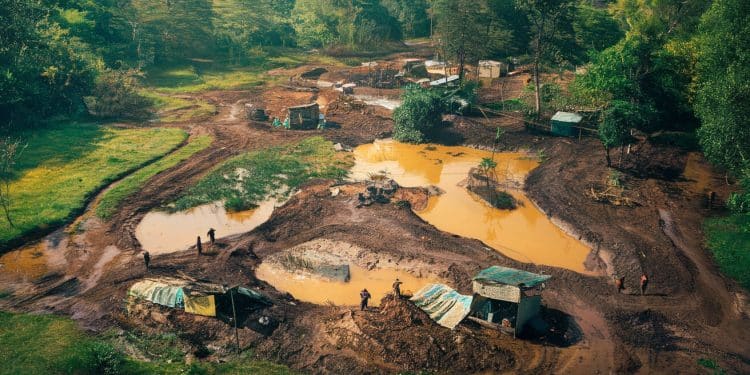 Les autorités de la RDC suspendent les activités minières illégales des entreprises chinoises dans le Sud Kivu une région riche en or Découvrez les dessous de cette décision   Viral Mag