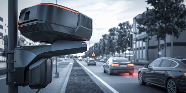 Nouveaux Radars Ultra-Modernes en 2025 : 3 Infractions Supplémentaires Détectées - Viral Mag Le gouvernement prévoit de nouveaux radars ultra modernes dès 2025 capables de repérer 3 infractions supplémentaires dont lutilisation du téléphone au volant Découvrez les détails de ce projet controversé Viral Mag