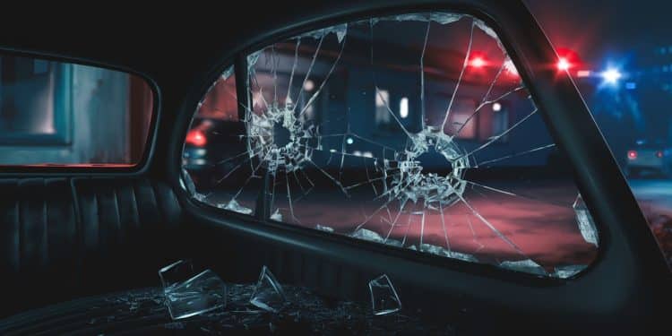 Nouvelle fusillade dans le quartier de la Villeneuve à Grenoble - Viral Mag Un homme de 28 ans a été visé par des tirs alors quil se trouvait dans une voiture dans le quartier de la Villeneuve à Grenoble Les circonstances restent à éclaircir Viral Mag