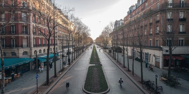 Paris : La Zone à Trafic Limité Arrive, Qui Sera Concerné ? - Viral Mag Lundi une nouvelle zone à trafic limité entre en vigueur à Paris interdisant la circulation de transit dans lhypercentre Découvrez qui sera impacté et les modalités Viral Mag