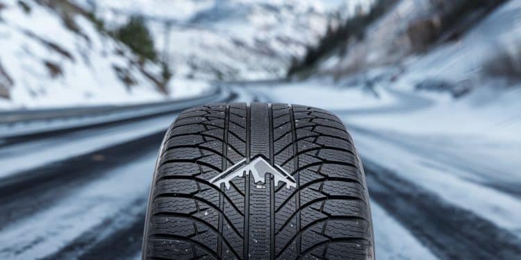 Pneus Hiver : Nouvelle Réglementation, Mais Pas d’Amendes (Pour l’Instant) - Viral Mag Dès le 1er novembre la nouvelle réglementation sur les pneus hiver obligatoires entre en vigueur Découvrez les détails et les sanctions prévues Viral Mag
