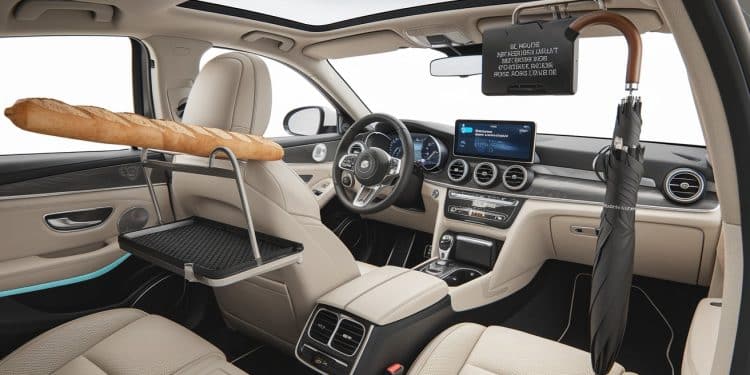 Porte-baguettes et écrans LED : les accessoires auto insolites du Mondial de Paris - Viral Mag Découvrez les accessoires automobiles les plus surprenants et innovants présentés lors du dernier Mondial de lAuto à Paris du porte baguettes au panneau lumineux personnalisable Viral Mag