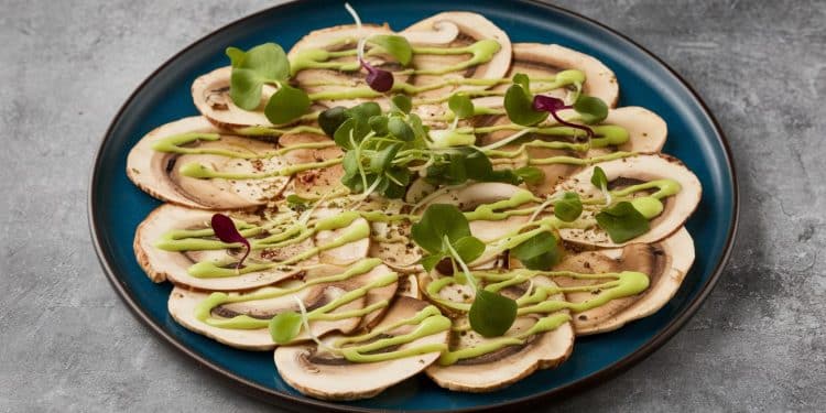 Recette surprenante de carpaccio de champignons de Paris - Viral Mag Sublimez vos champignons de Paris avec cette recette facile et originale de carpaccio Une mayonnaise wasabi unique pour un apéritif raffiné Viral Mag