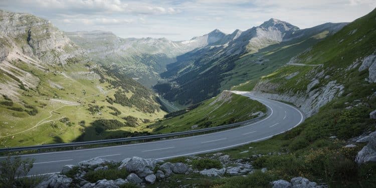 Road Trip en Suisse : Itinéraires Grandioses & Astuces - Viral Mag Découvrez les merveilles de la Suisse lors dun road trip inoubliable Itinéraires sur mesure activités incroyables et conseils pour profiter au maximum    Viral Mag