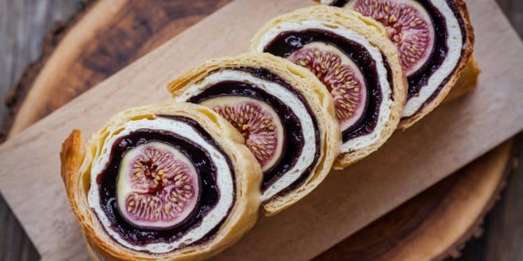 Découvrez la recette virale du roulé feuilleté figue et chèvre qui enflamme les réseaux sociaux 3 ingrédients 10 minutes de préparation pour un apéro dînatoire bluffant    Viral Mag
