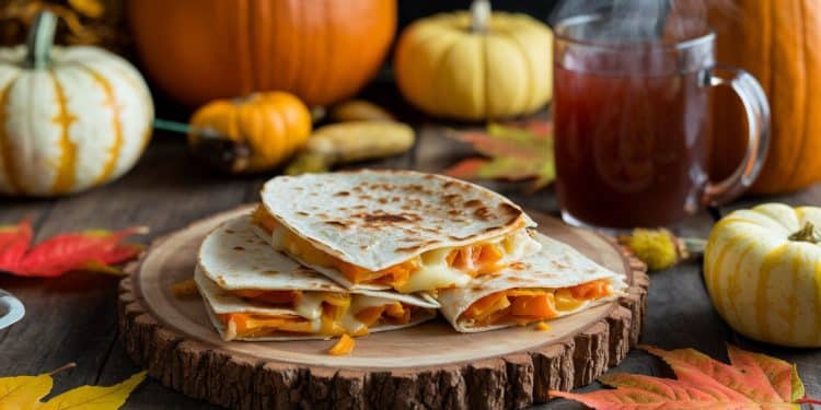 Tiffani Thiessen Nous Dévoile Son Dîner Familial d’Automne Préféré - Viral Mag Lactrice Tiffani Thiessen partage sa recette familiale cosy et réconfortante de quesadillas à la courge butternut parfaite pour les soirées dautomne chargées Viral Mag