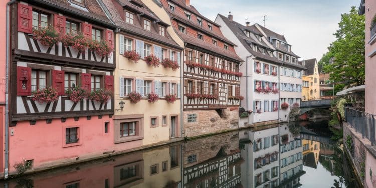 Top 10 Des Activités Incontournables à Faire à Colmar - Viral Mag Découvrez les 10 meilleures activités à faire à Colmar la capitale des vins dAlsace Flânez dans la Petite Venise visitez musées et églises goûtez les spécialités locales Un week end parfait Viral Mag