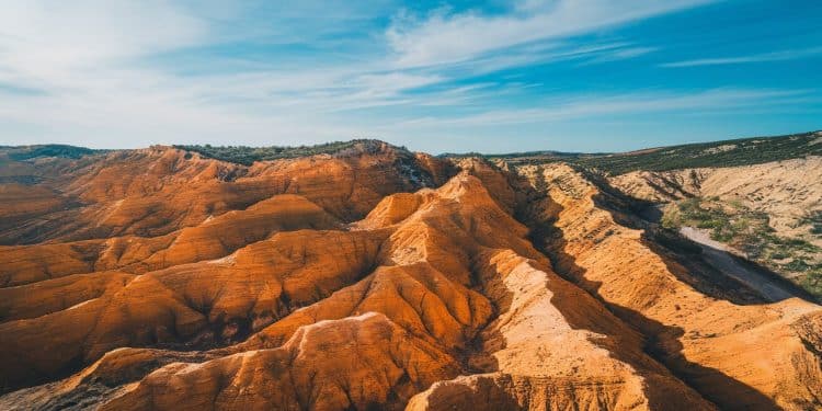 Découvrez le Colorado provençal un décor digne du Far West américain mais en France  Laissez vous transporter par ces paysages à couper le souffle   Viral Mag
