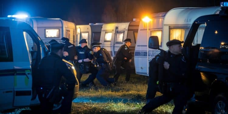 Un policier blessé lors d’une intervention tendue - Viral Mag Échanges de tirs mutiple blessés retour sur lintervention policière mouvementée à Saint Herblain Récit dune nuit de tension Viral Mag