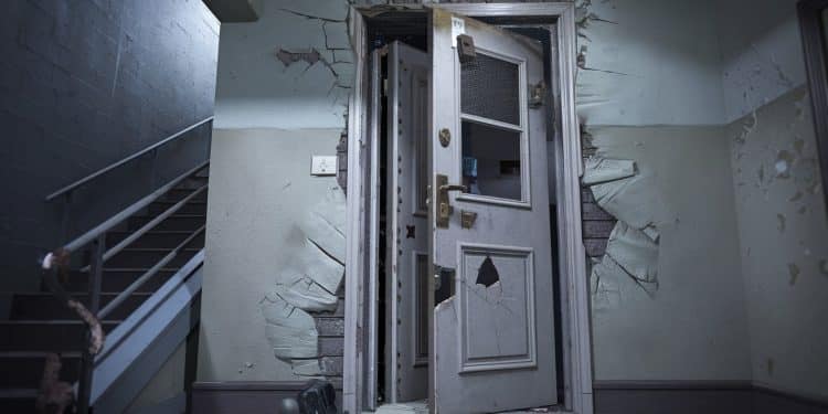 Une erreur des gendarmes lors dune intervention a laissé une habitante du Blanc Mesnil sans porte dentrée fonctionnelle pendant 7 mois révélant les difficultés à obtenir réparation   Viral Mag