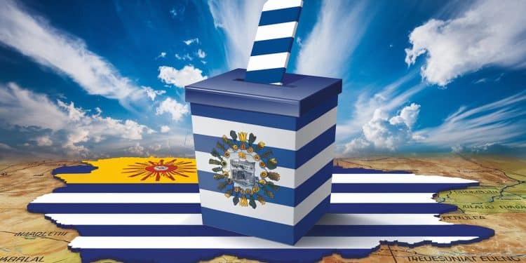 Uruguay : Yamandu Orsi, favori à la présidentielle - Viral Mag Le candidat de gauche Yamandu Orsi dauphin de lex président José Mujica est favori pour remporter lélection présidentielle en Uruguay Le scrutin devrait se diriger vers un second tour Viral Mag