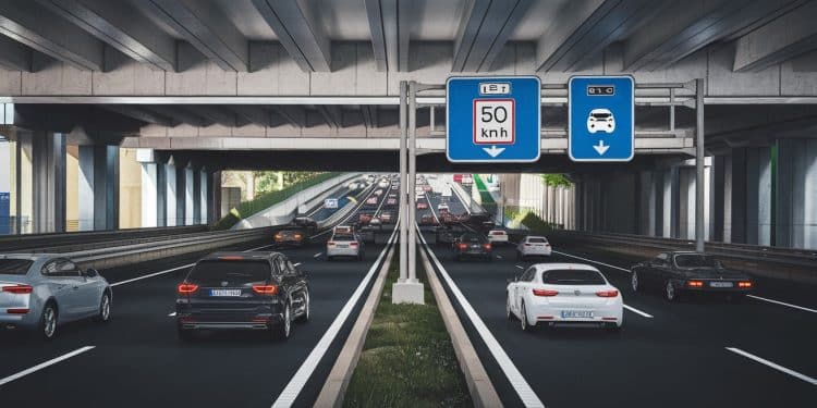 Vitesse limitée à 50 km/h sur tout le périphérique parisien - Viral Mag Malgré les protestations des maires franciliens la limitation de vitesse à 50 kmh sur le périphérique parisien est effective dès ce jeudi 6h Préfet et mairie en conflit Viral Mag