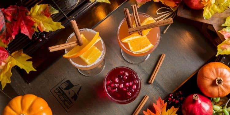 15 Cocktails d’Automne Festifs à Préparer en Grande Quantité - Viral Mag Découvrez 15 recettes de cocktails dautomne faciles à préparer en grande quantité pour vos soirées entre amis Des saveurs épicées et réconfortantes pour des apéritifs réussis    Viral Mag