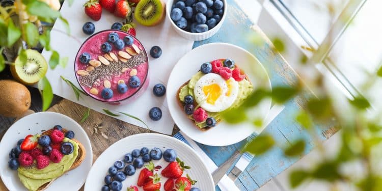 20 Recettes de Petits-Déjeuners Sains et Rapides en 15 Minutes - Viral Mag Découvrez 20 recettes de petits déjeuners sains et savoureux prêts en seulement 15 minutes Commencez votre journée du bon pied avec ces idées rapides et équilibrées Viral Mag