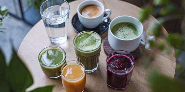 Découvrez les 6 meilleures boissons énergisantes naturelles pour retrouver de lénergie en un instant Eau café smoothies thé matcha jus de fruits et légumes frais jus de betterave  des solutions saines et efficaces pour dire adieu à la fatigue    Viral Mag
