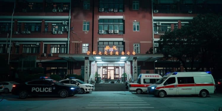 Attaque Meurtrière Dans Une École Chinoise : 8 Morts Et 17 Blessés - Viral Mag Une attaque au couteau dans une école de lest de la Chine perpétrée par un ancien élève a fait 8 morts et 17 blessés Lauteur a été arrêté   Viral Mag