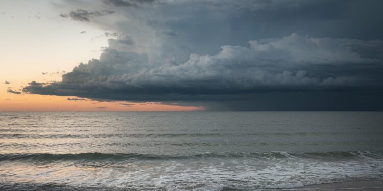 Calme précaire en Europe avant la tempête Trump - Viral Mag Donald Trump sapprête à reprendre les rênes de la Maison Blanche LEurope anticipe déjà les répercussions économiques à venir Viral Mag
