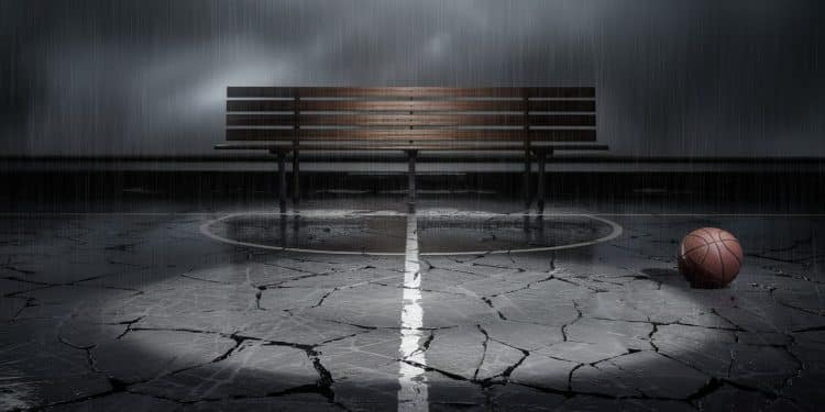 Coup dur pour OKC  Chet Holmgren pilier défensif et étoile montante sera absent 8 à 10 semaines suite à une lourde chute face aux Warriors Un nouveau défi pour le Thunder   Viral Mag