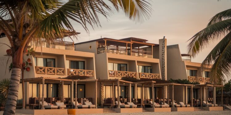 Cotonou : Le Premier Hôtel 5 Étoiles Fait Sensation - Viral Mag Découvrez louverture grandiose du Sofitel Cotonou Marina le tout premier hôtel 5 étoiles du Bénin Luxe art et culture béninoise sallient dans ce lieu dexception Viral Mag
