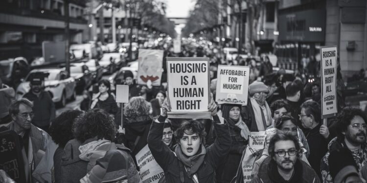 Des milliers de manifestants se rassemblent à Barcelone pour dénoncer la flambée des loyers et exiger des mesures pour un logement abordable Découvrez les revendications clés de ce mouvement de protestation massif   Viral Mag