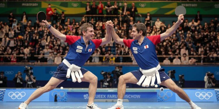 Félix et Alexis Lebrun Illuminent le Masters de Tennis de Table avec leur Célébration Sumo Hilarante - Viral Mag Les frères Lebrun étonnent avec une célébration sumo mémorable après leur qualification historique en finale du Masters de tennis de table Découvrez leur performance exceptionnelle et leur clin dœil à la culture japonaise Viral Mag