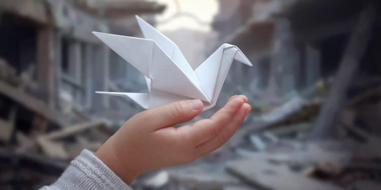 Frappes israéliennes à Gaza : 14 morts, un bilan qui s’alourdit - Viral Mag Samedi matin la Défense civile de Gaza a annoncé un lourd bilan suite à deux frappes israéliennes 14 personnes ont trouvé la mort dans une école et un camp de déplacés Viral Mag