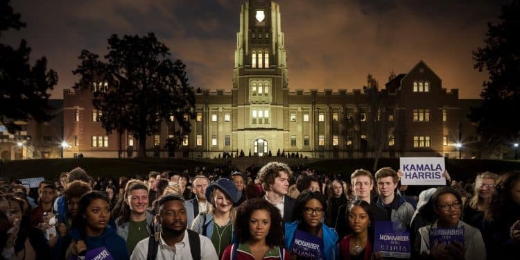Howard : Kamala Harris Inspire les Étudiants avec Son Parcours - Viral Mag À lUniversité Howard bastion de lélite afro américaine les partisans de Kamala Harris rêvent de la voir devenir la première femme noire présidente des États Unis   Viral Mag