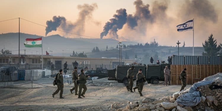 Israël Accuse le Hezbollah d’Avoir Ciblé les Forces de l’ONU au Liban - Viral Mag Larmée israélienne pointe du doigt le Hezbollah libanais pour des tirs de roquettes sur des positions de la Finul ce mardi entraînant tensions et déplacements Viral Mag