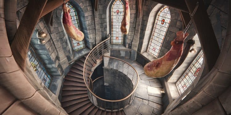 Jambons Affinés dans la Cathédrale de Saint-Flour : Une Tradition Préservée - Viral Mag Découvrez lhistoire étonnante des jambons affinés dans la tour de la cathédrale de Saint Flour une tradition unique en France qui a failli disparaître Viral Mag