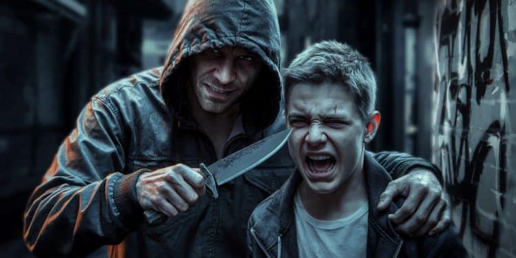 Un jeune de 15 ans a été racketté sous la menace dun couteau à Athis Mons Le suspect a insulté une policière lors de son arrestation   Viral Mag