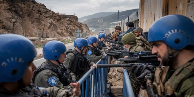 La FINUL poursuit sa mission cruciale au Liban - Viral Mag LONU réaffirme limportance de la présence des Casques bleus au Liban malgré les tensions récentes Découvrez le rôle clé de la FINUL Viral Mag