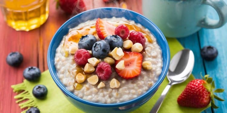La Recette Magique de l’Oatmeal pour Booster Votre Énergie - Viral Mag Découvrez comment préparer un oatmeal délicieux et nutritif qui vous donnera un boost dénergie pour bien démarrer la journée Facile rapide et adaptable à tous les goûts Viral Mag