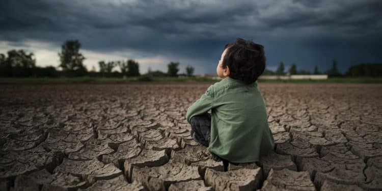 L’avenir Incertain Des Enfants De 2050 : Les Menaces Qui Pèsent - Viral Mag LUnicef tire la sonnette dalarme les enfants de 2050 sont en danger Réchauffement climatique défis démographiques technologies invasives Découvrez les menaces qui pèsent sur leur avenir et les solutions pour agir dès aujourdhui Viral Mag