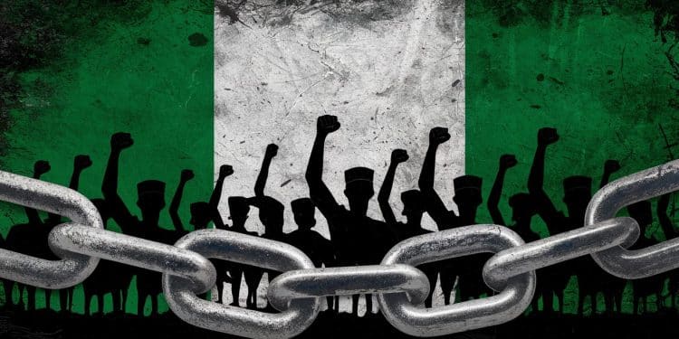 Le président nigérian ordonne la libération de mineurs manifestants - Viral Mag Le président Bola Tinubu ordonne la libération immédiate des mineurs détenus après les manifestations contre la vie chère au Nigeria Les images choquantes des conditions de détention suscitent lindignation nationale Viral Mag