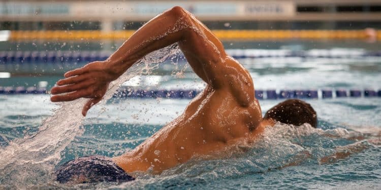 Léon Marchand, le phénomène de la natation mondiale - Viral Mag Découvrez lascension fulgurante de Léon Marchand le prodige français de la natation qui enchaîne les performances exceptionnelles et les records Viral Mag