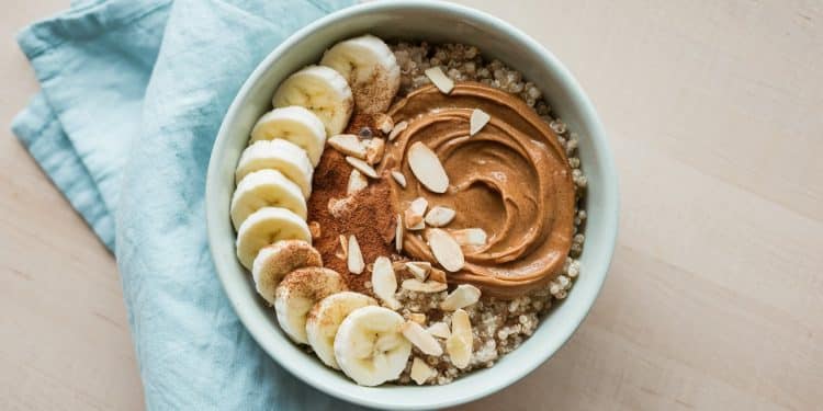 Les Bols Petit-Déjeuner Quinoa-Cannelle, l’Alternative Idéale à l’Avoine - Viral Mag Découvrez une façon savoureuse et nourrissante de changer vos petits déjeuners grâce aux bols quinoa cannelle Rapides et personnalisables à souhait Viral Mag