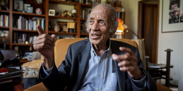 L’Ex-Président Uruguayen Mujica Célèbre Le Retour De La Gauche - Viral Mag À 89 ans José Pepe Mujica figure emblématique de la gauche sud américaine et ex président de lUruguay se réjouit du retour au pouvoir de son dauphin Yamandu Orsi Il dénonce aussi les dérives autoritaires au Venezuela au Nicaragua et la folie en Argentine Viral Mag