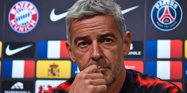 Luis Enrique Reconnaît les Difficultés du PSG en Ligue des Champions - Viral Mag Luis Enrique admet les défis à relever pour le PSG après la défaite contre le Bayern Munich en Ligue des Champions Le coach parisien dresse un bilan mitigé Viral Mag