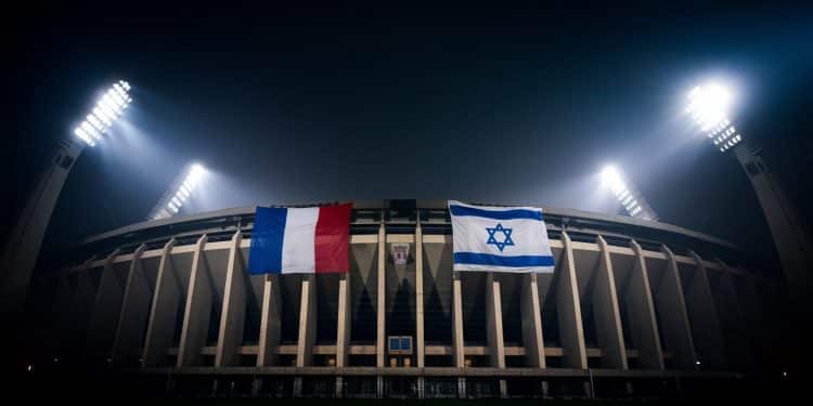Le président Macron assiste au match France Israël pour marquer son soutien contre lantisémitisme suite aux violences dAmsterdam Un geste fort malgré les tensions   Viral Mag
